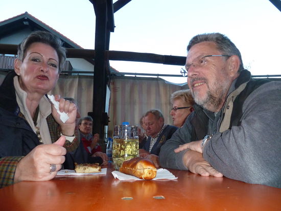 Gewöhnungsbedürftig ist die Tatsache, dass es den Frankenwein nur in 1/2-Bierhumpen gibt, dafür ist dieser kaum teurer als eine Flasche Wasser.