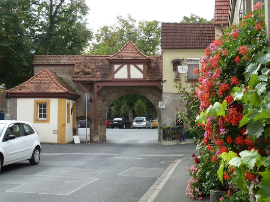 Mainot von der Stadtseite - erbaut im 15. und 16.- Jh. - mit Lumpentürchen und Wachhaus