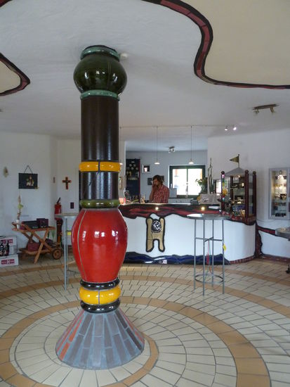 Wie schon im Bahnhof Uelzen (s. Bericht Lüneburger Heide) sind selbst die Toiletten 'hundertwasserisch'!