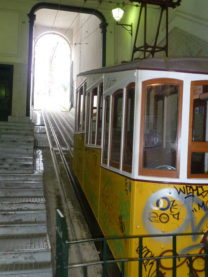 Talstation des Elevador da Bica