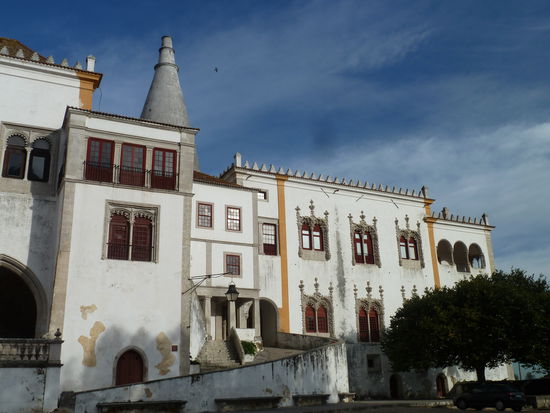 gelangen wir schließlich auf den Vorplatzes des Palastes.