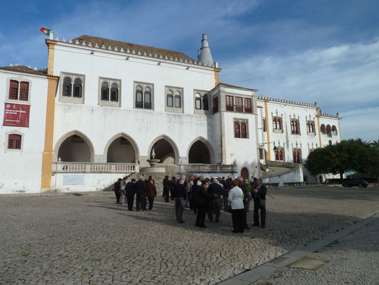 wie man sieht, sind wir nicht die ersten - einheimische 'Senioren/Innen' sind schon mit einem Bus angekommen.