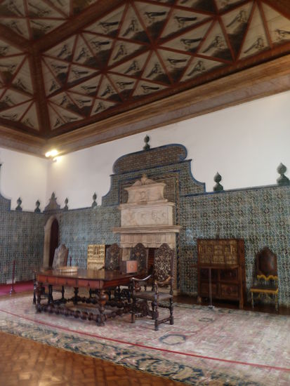 Elstersaal mit einer aus reinstem Carrara-Marmor gebauten Kaminanlage