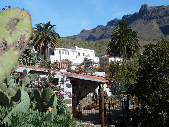 die Erdhäuser sind kaum noch als solche zu erkennen