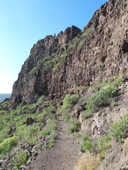 Weg an der Ostseite der Fortaleza