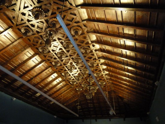 eine der zahlreichen kunstvollen Decken