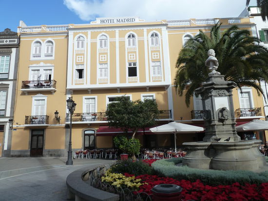 das altehrwürdige Hotel Madrid am Platz Mendoza