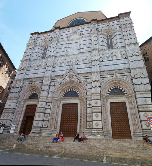 hintere Fassade des Duomo Santa Maria Assunto