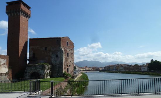 Torre Guelfa - Wehrturm der alten Zitadelle - 1950 restauriert