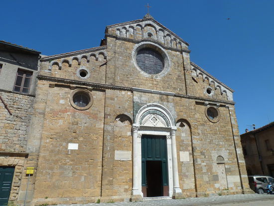 schlichte Fassade des Domes