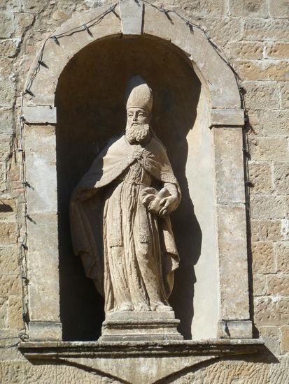 mit schöner Nischenfigur