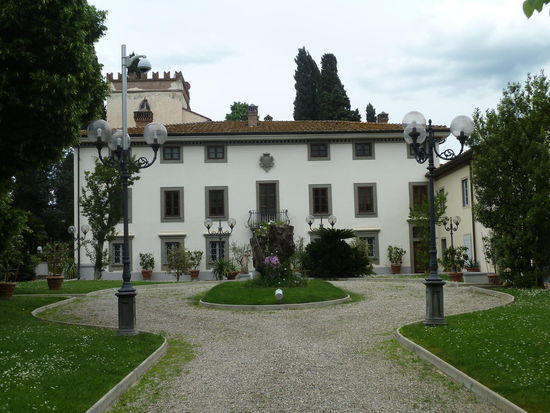 zum Golfclub gehört auch eine Fattoria, in der einige Zimmer zu vermieten sind.