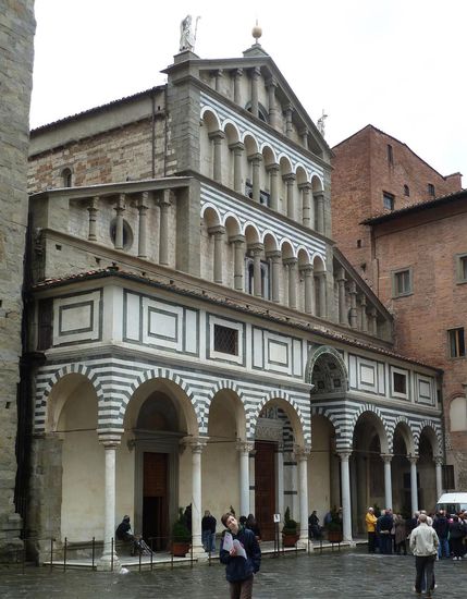 Dom San Zeno mit romanisch-pisanischer Fassade