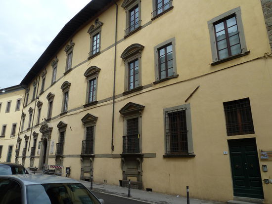 Palazzo Fabroni - in der Mitte des 14. Jh. stand an dieser Stelle ein Wohnturm - um 1620 kaufte die Familie Fabroni das Gebäude und baute es vollständig um.