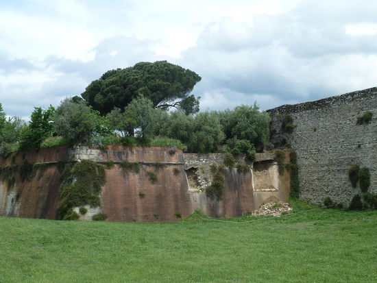 Reste der Befestigungsmauer - zitadellenartig