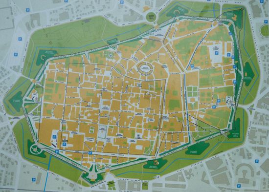 Stadtplan an der Porta Elisa (östlicher Zugang)