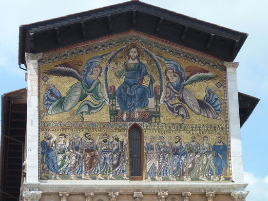 das Mosaik in byzantinischem Stil wurde 1230 angebracht und stellt die Himmelfahrt Christi dar