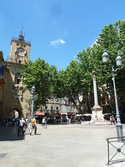 am Place de l'Hotel-de-Ville