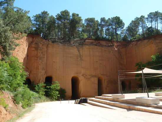 Ein Video zur Geschichte der mines de bruoux findet sich bei youtube