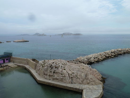 Ein Blick auf die inzwischen vollständig wolkenverhängende Küste und wir schlängeln uns durch die Stadt auf die Autobahn heimwärts.
