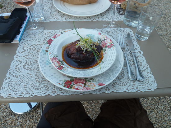 epaule d'agneau mit Honig und Lavendel