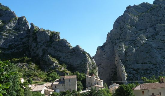 Steiler Bergeinschnitt bei Sigottier