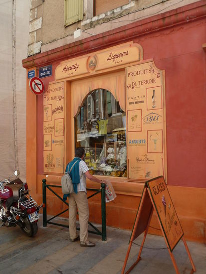 Laden mit Regionalprodukten - meist alkoholischer Art