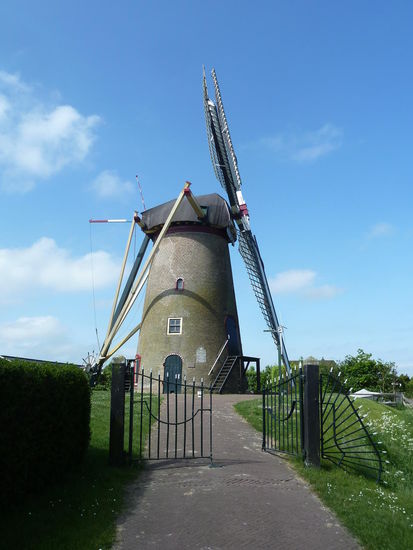 Windmühle am Ortsrand