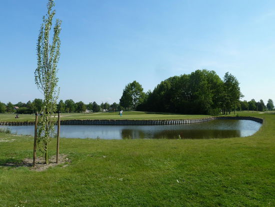 Wasser an fast jedem Loch