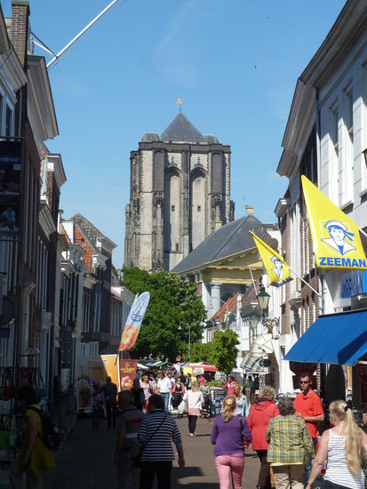 Blcik zurück auf den Monstertoren