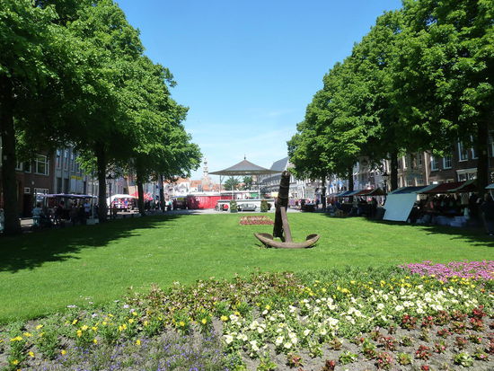 heute findet auf dem großen Platz Kirmes statt
