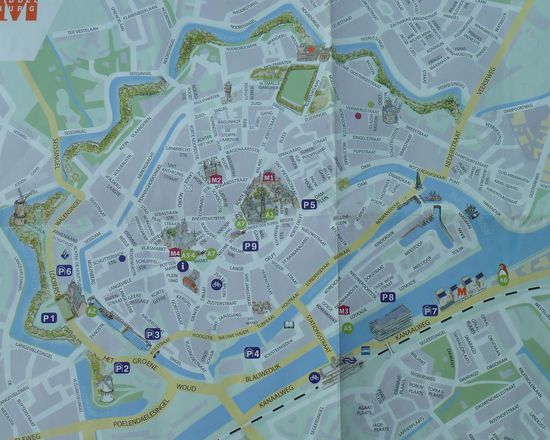 wir parken auf P7 am Kanalweg - denn je weiter man sich der Innenstadt nähert umso teurer werden die Parkplätze (Holland ist in dieser Hinsicht kein touristenfreundliches Land)