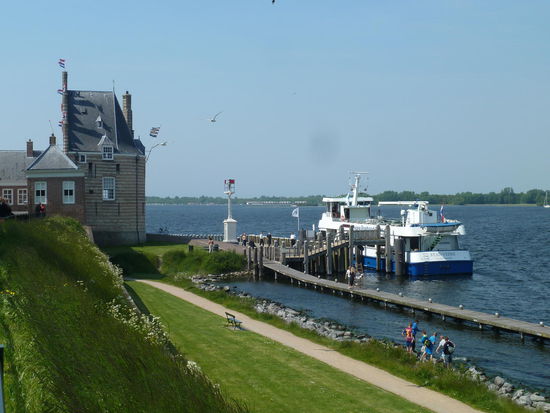 Camp Veerse Toren - einst Verteidigungsturm aus dem 15. Jahrhundert an der Seeseite - heute Spitzengastronomie