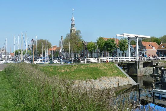 im kleinen Hafen legen heute 'nur' noch Segeljachten an - früher waren es Handelsschiffe