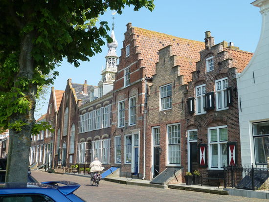 1561 entstanden am Hafen die sogenannten Schottenhäuser der schottischen Handelskolonie mit prachtvollen Renaissancegiebeln.