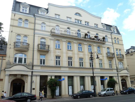 restauriertes Jugendstil-Haus in der gleichen Straße