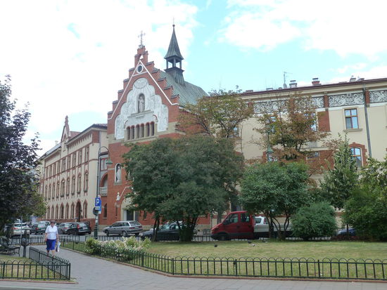 Ein altes Hospiz liegt ebenfalls an der Kreuzung