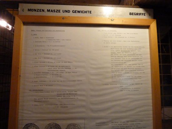 Informationstafel über den 'Zehnt' sowie gebräuchliche Maße und Gewichte