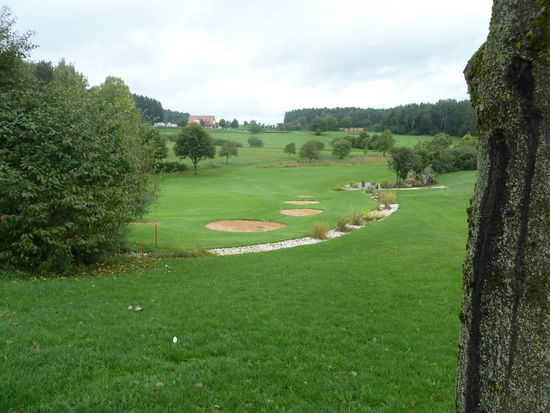 Loch 6 mit 7 oder 8 Bunkern