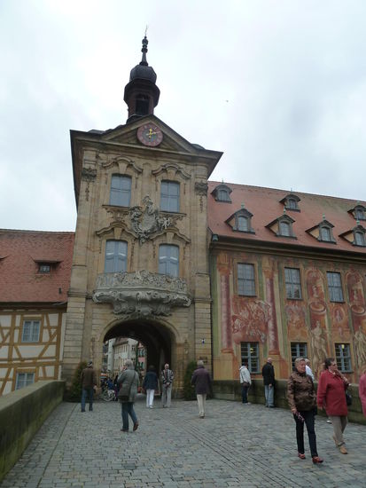 Brücke durch das Rathaus