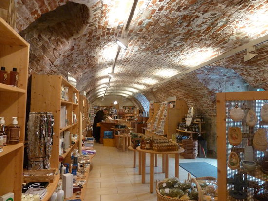 selbst der Klosterladen ist in einem tollen alten Tonnegewölbe untergebracht