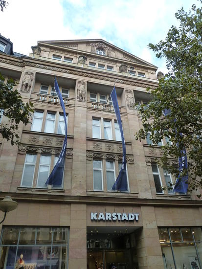 repräsentativer Kaufhausbau - in unserem Heimatort leider in den 60er Jahren abgerissen