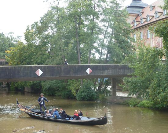 Selbst Gondoliere gibt es in Klein-Venedig