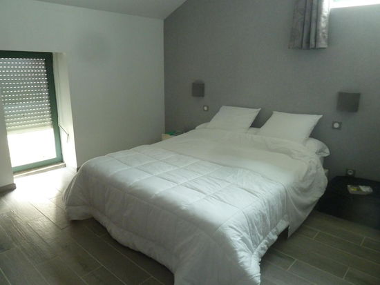 ein Schlaftrakt mit Bad und getrenntem WC gibt es natürlich auch noch