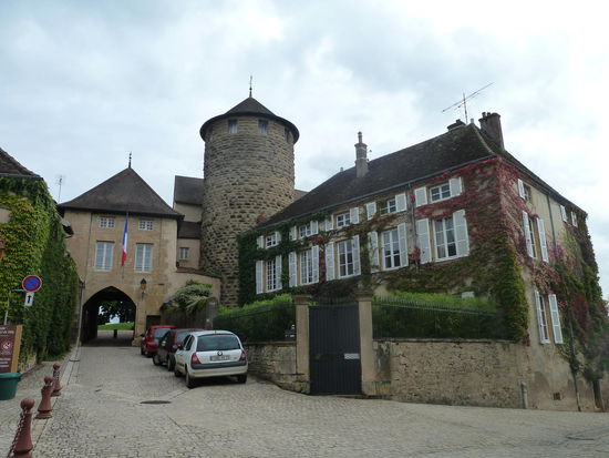 Diamantenturm und Hotel de Ville