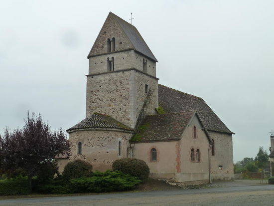 kleine Dorfkirche - innen ganz schlicht
