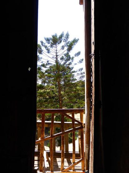 Blick vom hölzernen Balkon