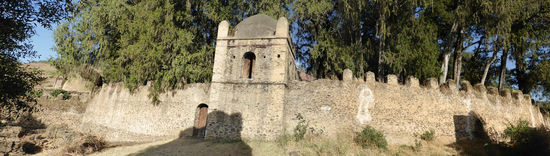 In den Türmen der Umfassungsmauer sollen die Mönche leben/ gelebt haben