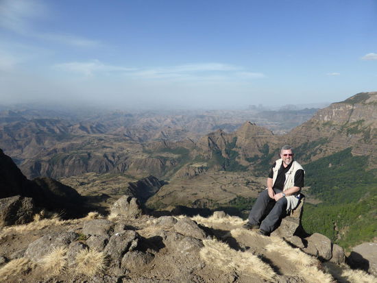 ich halte es mit Alfred Hitchcock - nur einmal selbst im Film erscheinen!