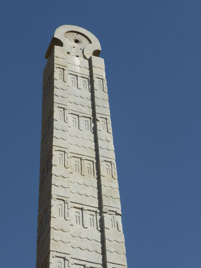 Fenster in verschiedenen Stockwerken - Stele Nr. 2